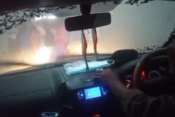 Sejumlah polisi sempat terjebak di tengah abu vulkanik dan hujan kerikil