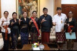 Wali Kota Denpasar Kukuhkan Bunda Literasi Periode 2025--2030