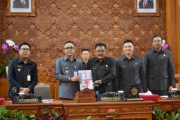 Wali Kota Denpasar Sampaikan Ranperda RPJMD 2025-2029 di Sidang Paripurna DPRD
