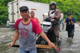 Banjir masih menggenangi sembilan RT di Jakarta hingga Rabu pagi
