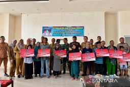 Bangka Barat serahkan bantuan sosial penyandang disabilitas