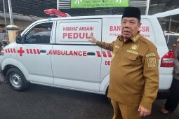 Gubernur Babel serahkan ambulans bantu warga desa terpencil