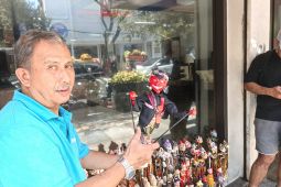 Kerajinan wayang golek di Jalan Braga tembus ke Belanda
