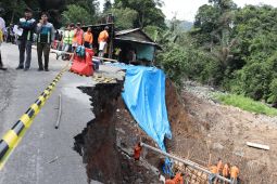 BPJN: Kendaraan lebih dari 4 ton dilarang lewat KM 253+700 Liwa-Krui