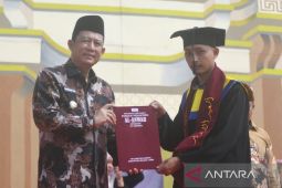 Bupati minta santri berperan hadapi arus globalisasi dan kemajuan teknologi