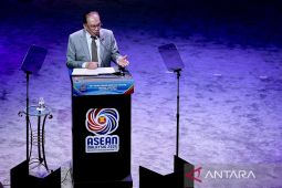 PM Anwar Ibrahim mendampingi Raja Malaysia dalam prapertemuan dengan Majelis Raja-Raja