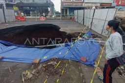 Biaya logistik naik dampak jalan amblas di jalur Denpasar-Gilimanuk