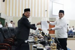 Paripurna DPRD, Wabup Adlin sampai nota pengantar pertanggung jawaban APBD