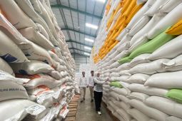 Bulog Sulselbar salurkan bantuan pangan kepada KPM di Sulsel pekan ini