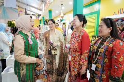 Dekranasda Kediri kenalkan motif gringsing ke nasional