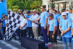 Jalan Sehat bersama masyarakat semarakkan Harkopnas di Kalteng