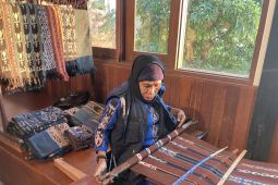 Desa Devisa dongkrak pendapatan penenun NTT