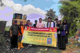 Pemkab Bekasi bersihkan sampah liar di Sungai Citarum