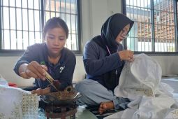 Goresan batik tulis WBP Lapas Perempuan Pontianak menuju kemandirian