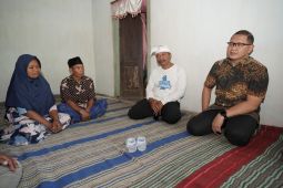 Kepala Disdik Jatim kunjungi keluarga korban terseret ombak di Malang