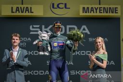 Pembalap Jonathan Milan menangi etape kedelapan Tour de France