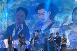 Jay Park ubah suasana panggung jadi a la laut lewat "Yacht"