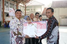 Pemkab Garut menyerahkan 442 SK Koperasi Merah Putih desa/kelurahan