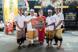 Pemkab Badung serahkan dana hibah untuk upacara adat masyarakat