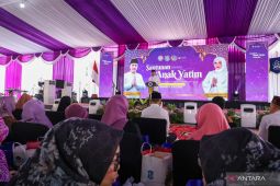 Pemkot dan GOW Surabaya berikan santunan 1.005 anak yatim