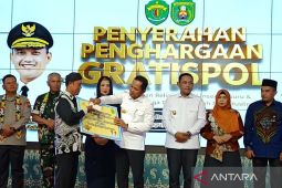 Gubernur serahkan program umroh dan perjalanan religi di Kutim