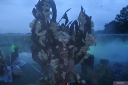 Fashion show di lahan tembakau