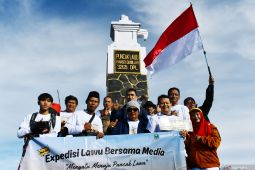 Ekspedisi puncak Lawu wartawan bersama Dinas Kominfo Magetan