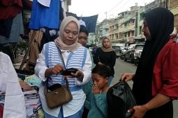 Penjualan seragam sekolah di Pasar Jambi meningkat