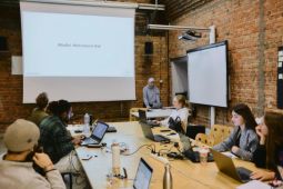 Tips Mengatasi Gugup Saat Presentasi agar Lebih Percaya Diri