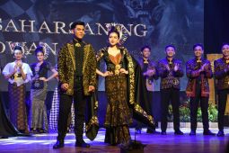 Pemkot Denpasar gunakan duta Endek promosikan kain tradisional