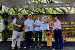 Menhut serahkan 152 hektare kawasan hutan kepada korban tsunami Banyuwangi