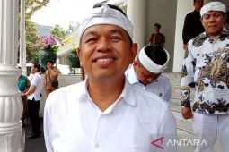 Gubernur Jabar janji keluarkan dana untuk meja kursi imbas tambah rombel