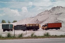 Anggota DPRD Belitung minta bupati hentikan pengiriman pasir PT. AKU