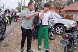 Bupati Merangin turut antar anak ke sekolah di hari pertama