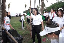 TP PKK Kabupaten Badung laksanakan gerakan bersih pantai