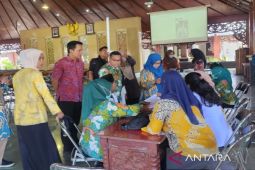 Siswa Sekolah Rayat Pamekasan ikuti Cek Kesehatan Gratis