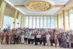 BPJS Ketenagakerjaan serahkan kartu kepesertaan untuk 769 Mahasiswa KKN IAIN SAS Babel