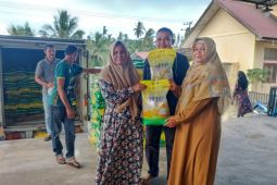 Pemkab dan Bulog salurkan 13 ton beras murah untuk warga Aceh Jaya