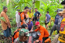 Tim SAR evakuasi jenazah lansia yang dikabarkan hilang di Kolaka Utara