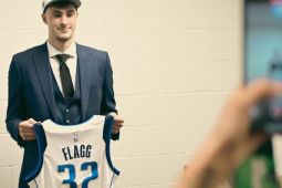 Pemain muda Dallas Mavericks Cooper Flagg cedera bahu kiri