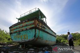 FOTO - KKP hibahkan kapal ikan asing sitaan negara