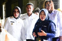 Pemkot Ambon  sidak gudang Bulog pastikan takaran beras sesuai standar