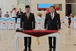 Gubernur Yulius Lantik Tahlis Galang sebagai Sekprov Sulut