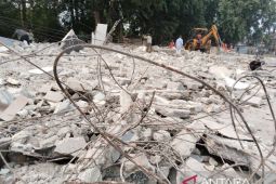 Penertiban bangunan liar di Karawang sempat diprotes warga