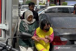 Bayi dipesan sejak dalam kandungan, kemudian dikirim ke Singapura