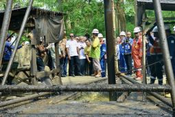 Bahlil ungkap keuntungan dari produksi sumur minyak rakyat, begini hitungannya