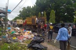 Warga Langgur gelar aksi bersih sampah di ruas jalan utama
