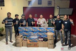 Ratusan botol arak asal Bali di Bima disita polisi