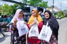 HUT Ke-49, Ratusan warga Koba antusias berobat gratis Mobil Sehat Timah