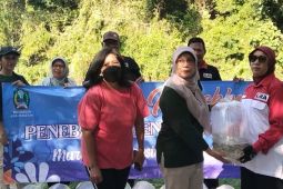 Lestarikan lingkungan, Disnakkan Magetan tabur 4.000 ekor bibit ikan tawar